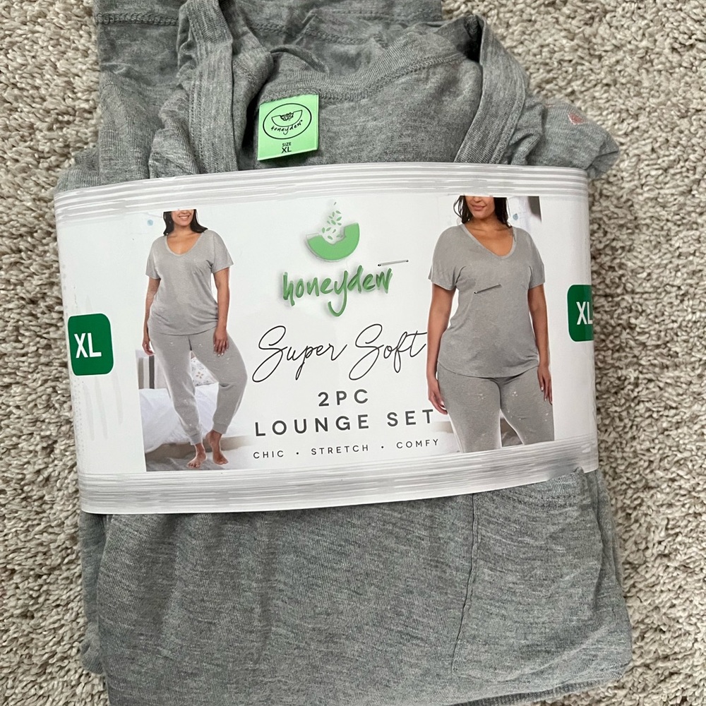 ⭐️ Firm Price ⭐️ New in packaging Honeydew XL 2 PC Lounge set gray